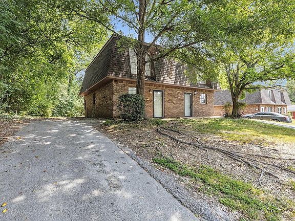 2nd image of 3225 Castle Ave