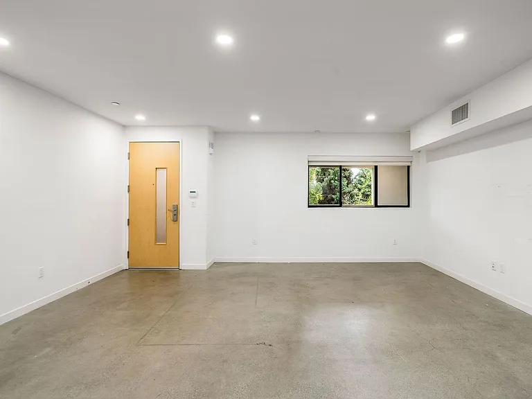 2409 Griffith Park Blvd — Photo 7