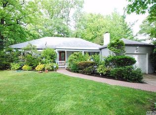 9 Woodbourne Rd, Great Neck, NY 11023