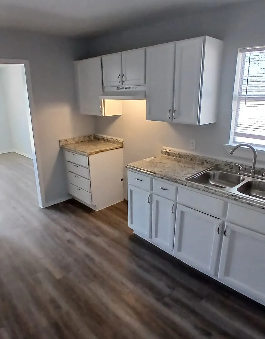 3 bed, 852 sqft, $1,399 — Photo 3