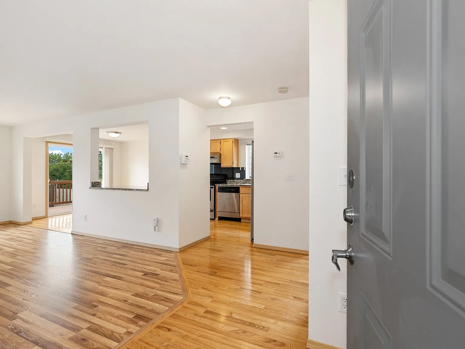 4 bed, 2.5 bath, 1714 sqft, $3,150 — Photo 4