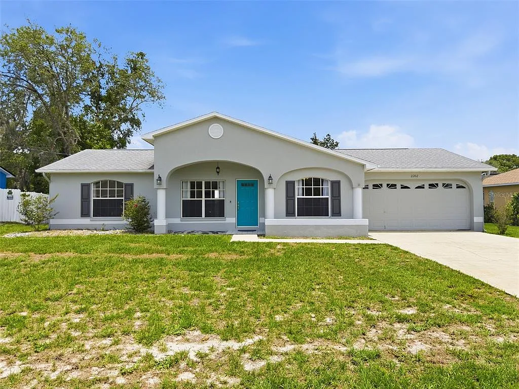 3 bed, 2.0 bath, 1114 sqft, $2,000 — Photo 2