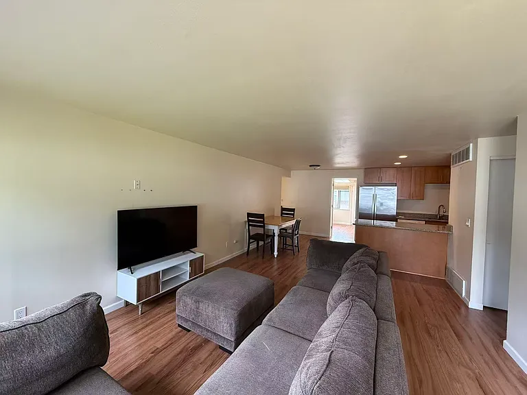 834 165th Ave NE — Photo 3