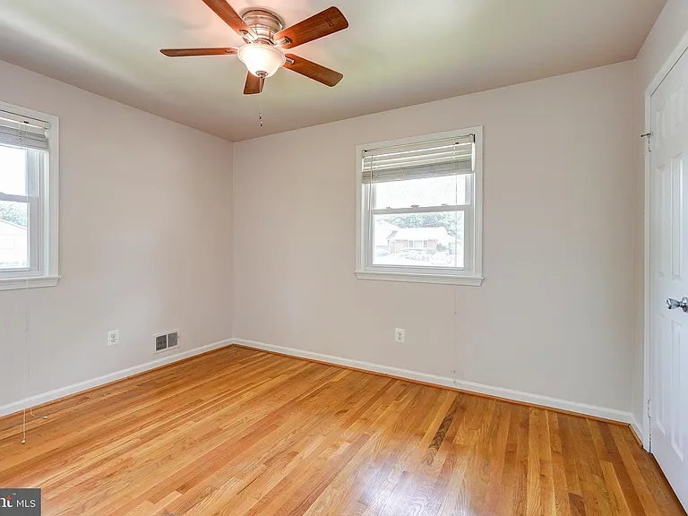 2708 Shanandale Dr — Photo 18