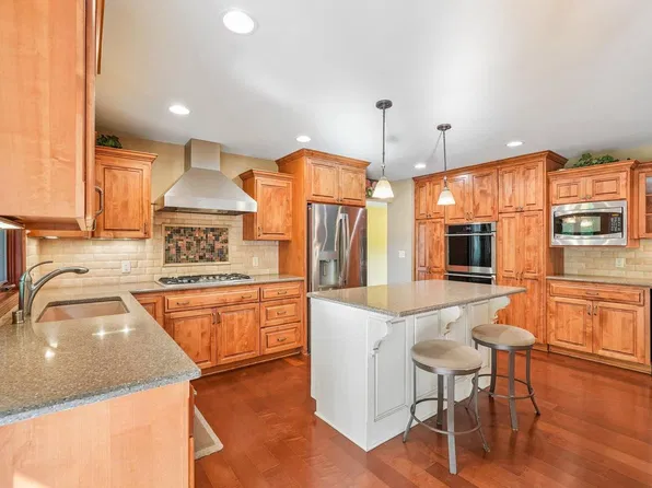 17575 Royalcrest DRIVE, Brookfield, WI 53045