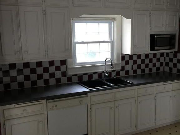 5th image of 1077 S Lafayette Ave