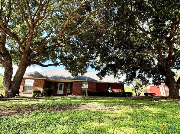 198 Lakeside Dr, Seguin, TX 78155