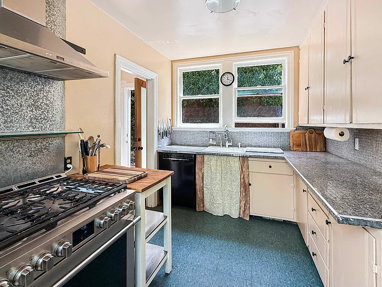 125 Winfield St — Photo 10