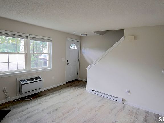 4th image of 64 Crystal Ln APT A
