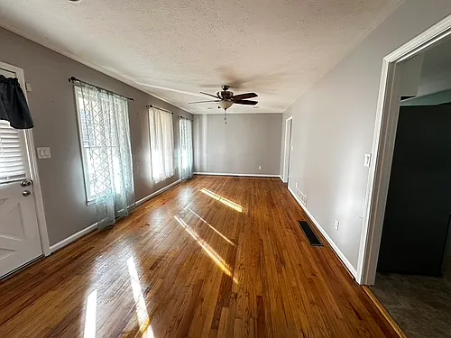 2120 Sandlewood Ln Photo 1
