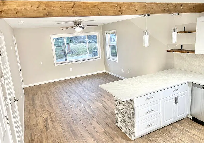 2 bed, 950 sqft, $1,945 — Photo 4