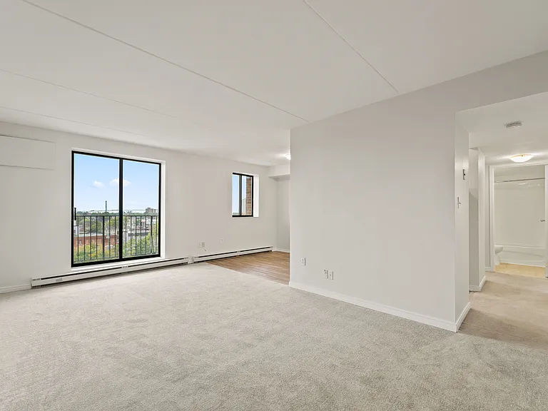 360 Caron Ave — Photo 7