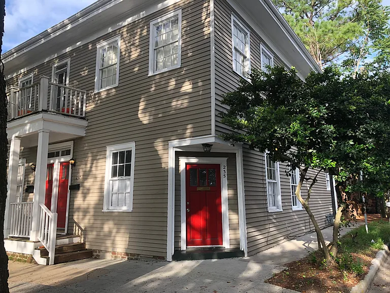 239 E Broad St — Photo 2