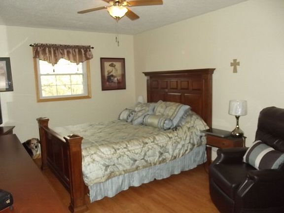 4th image of 87 Riverview Ave