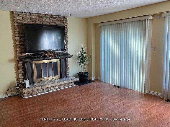 4th image of 6 Plum Brook Cres