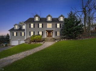 375 Summit Rd, Mountainside, NJ 07092