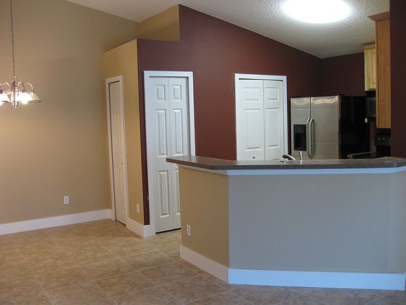 Dining area to kitchen