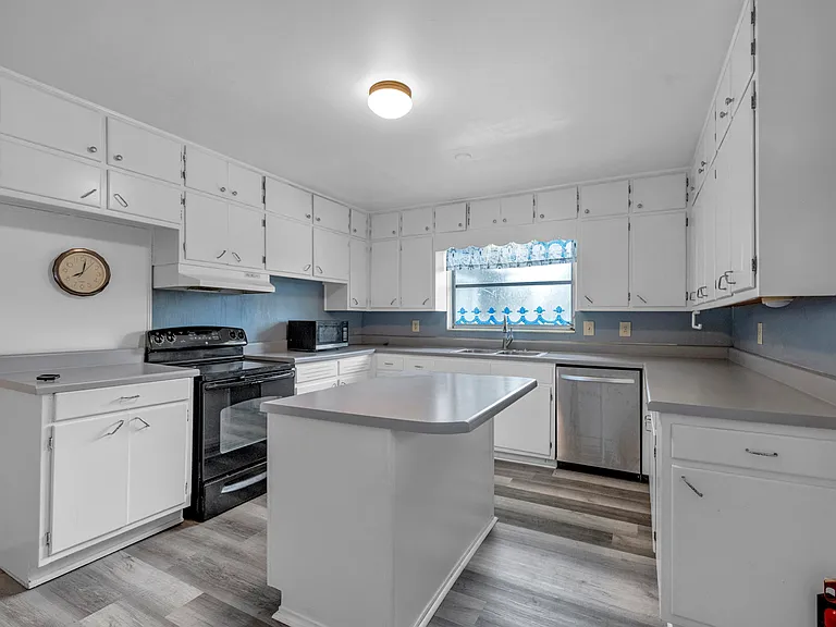 2221 Avenue St W #26 — Photo 10