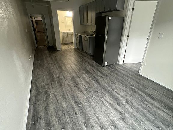 3rd image of 411 Mission St #201