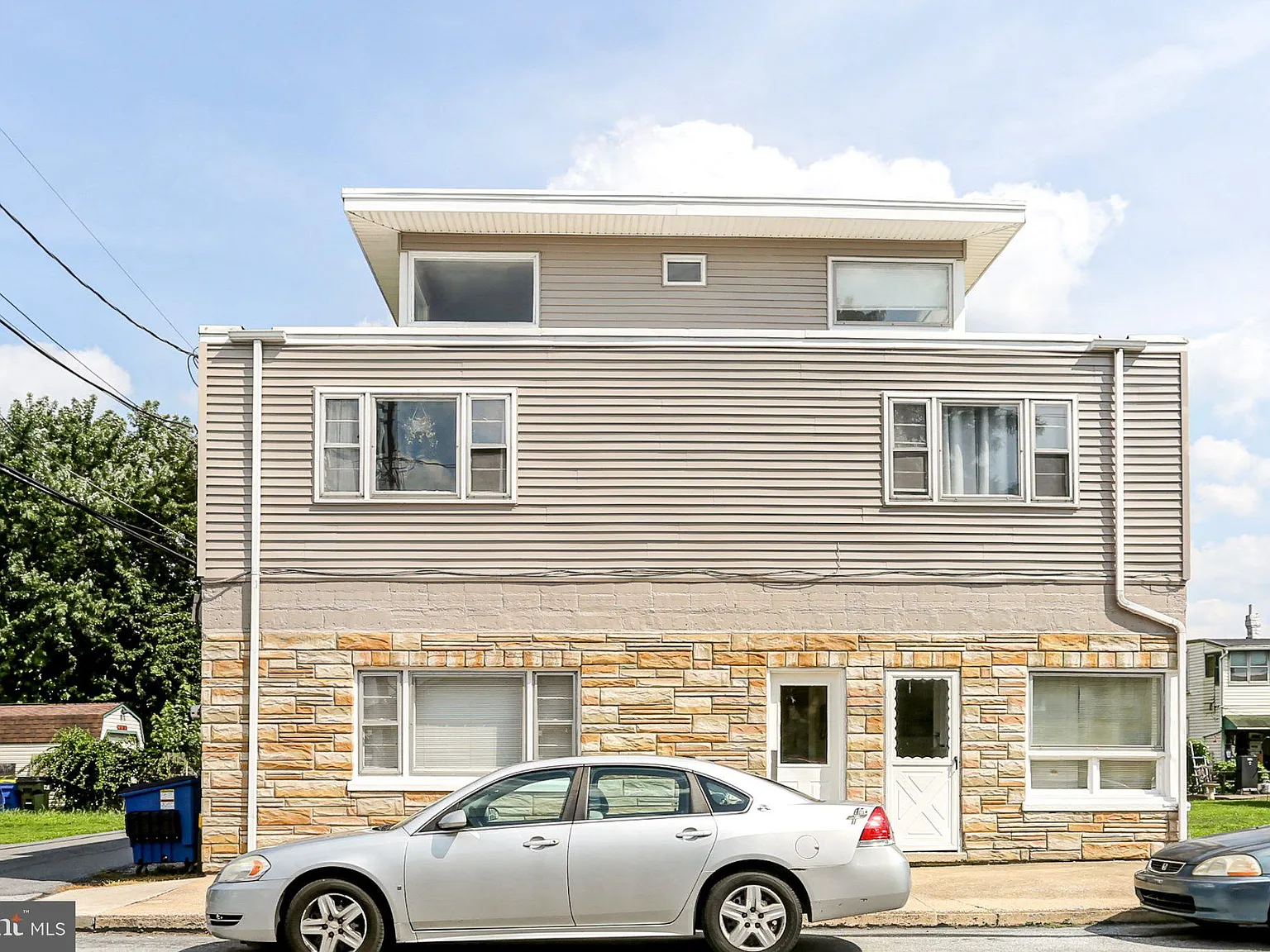 1 bed, 1.0 bath, 800 sqft, $995 — Photo 1