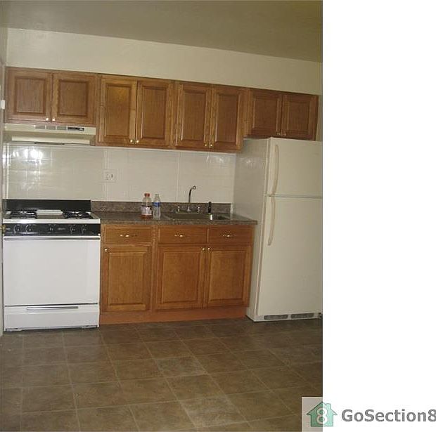 2nd image of 1435 Weldon Pl S