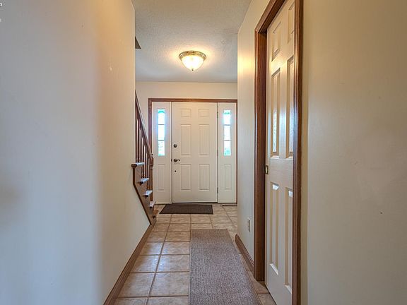 4th image of 303 Canterbury Dr
