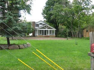 27190 E River Rd, Grosse Ile, MI 48138