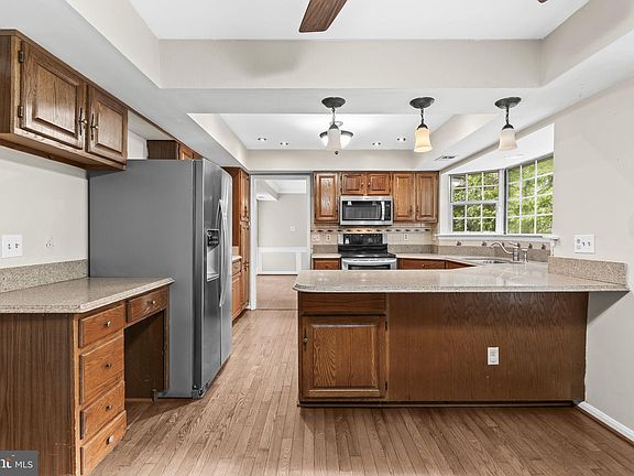 3rd image of 3817 Primrose Dr
