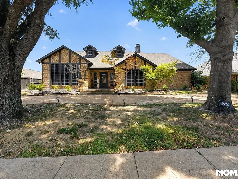 2926 Apple Valley Dr — Photo 3