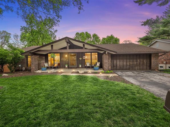 12357 Woodline Dr, Saint Louis, MO 63141