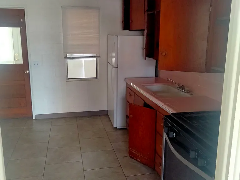 405 N Wilson Ave — Photo 4