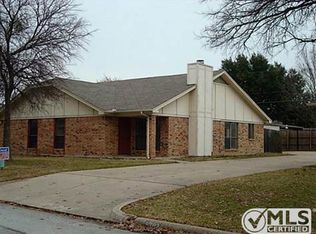 5702 Cancun Dr, North Richland Hills, TX 76180
