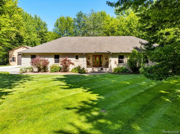 6631 Meldrum Rd, Fair Haven, MI 48023