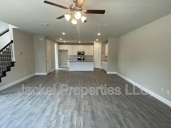 5th image of 801 Ponds Edge Ln