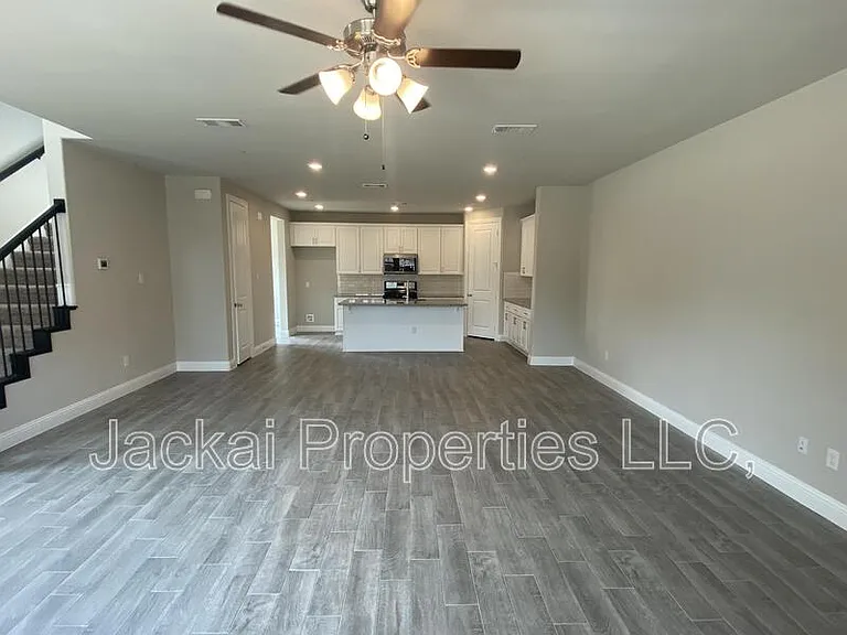 801 Ponds Edge Ln — Photo 5