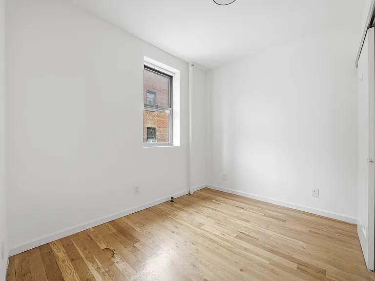 44 Perry St #4R — Photo 8