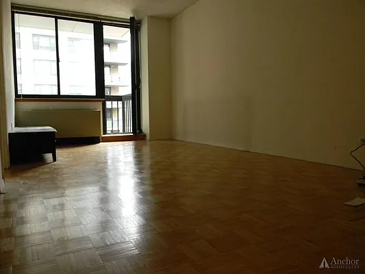 Rented by Anchor Associates | media 10