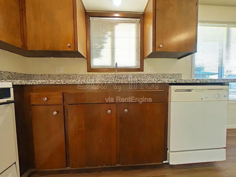 416 Ermine St SE — Photo 5