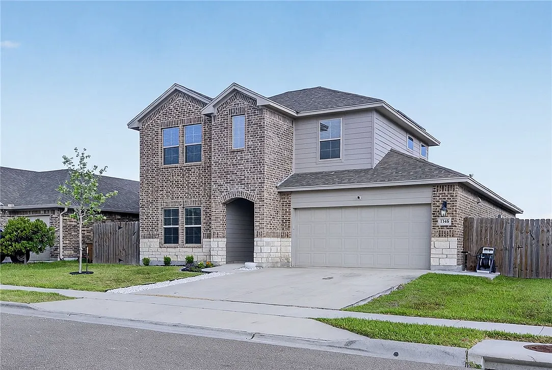 4 bed, 3.0 bath, 2407 sqft, $3,000 — Photo 3