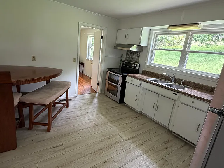 805 Brown Ave — Photo 3