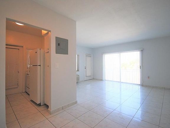 5th image of 7670 Carlyle Ave