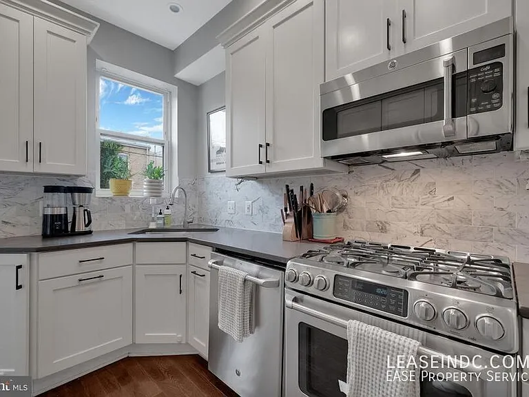 1241 I St NE — Photo 13