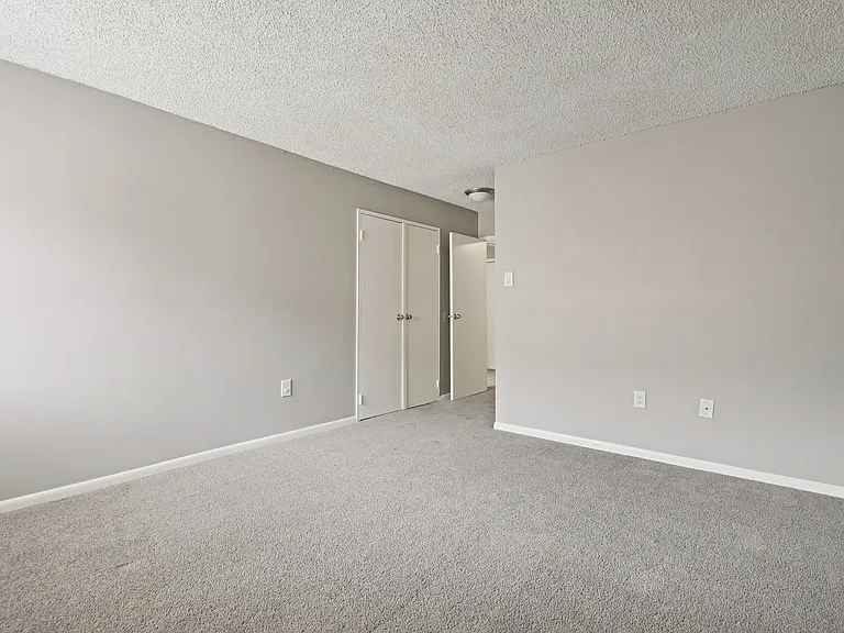 Aspen Apartments — Photo 38