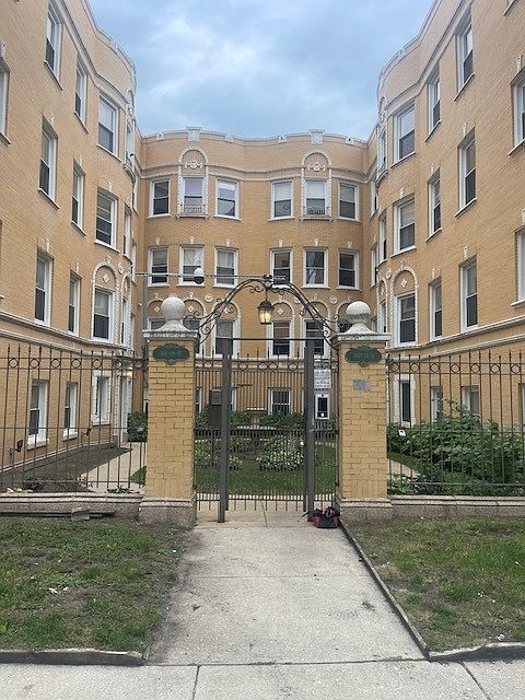 1st image of 7403 N Hoyne Ave #1