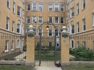 7403 N Hoyne Ave #1, Chicago, IL 60645