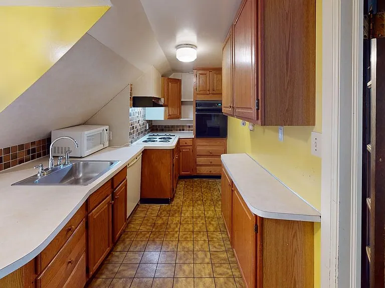 1052 Baldwin Ave — Photo 33