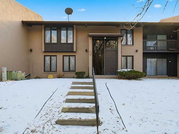 3rd image of 1100 Holbrook Rd APT D