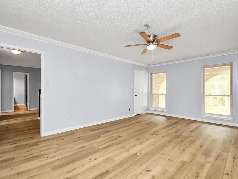 17903 Nanes Dr — Photo 40