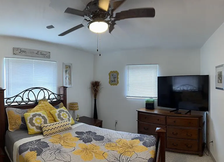 934 S Val Dr — Photo 2