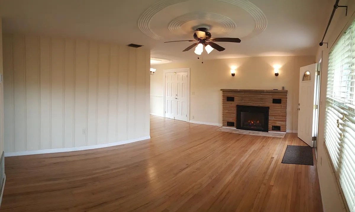 4 bed, 1900 sqft, $2,250 — Photo 2